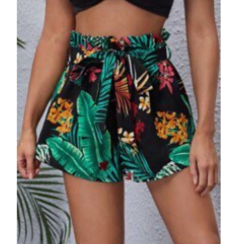💰 5/$20!! SHEIN Green, red, yellow, Black Tropical Shorts women’s L beach